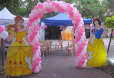 Wedding balloon decorator 