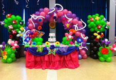 Anniversary balloon decorator