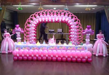 Anniversary balloon decorator
