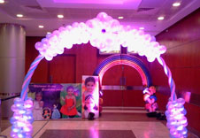 Anniversary balloon decorator