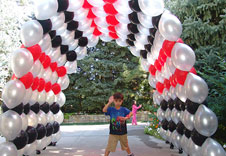 Anniversary balloon decorator